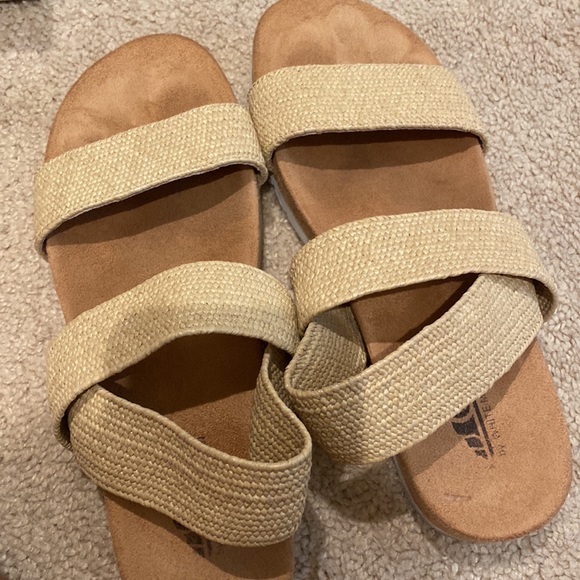 Sandals - Picture 3 of 3